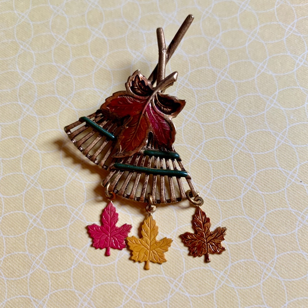 Autumn Rake & Maple Leaf Dangle Pin - Fall Harvest - Picture 6 of 6